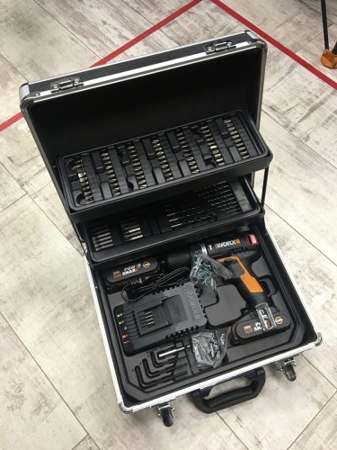 Дрель-шуруповерт ударная аккумуляторная WORX WX367.1 20В, бесщеточная. с двумя АКБ на 2Ач и ЗУ, набор оснастки (158 шт), в кейсе